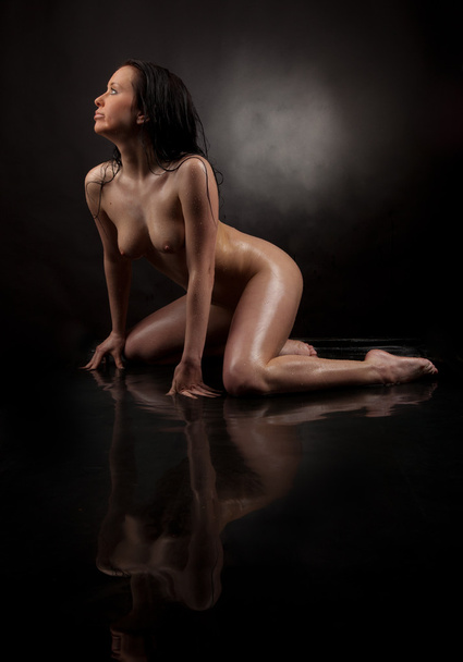 Naked girl in water on a black background - 写真・画像