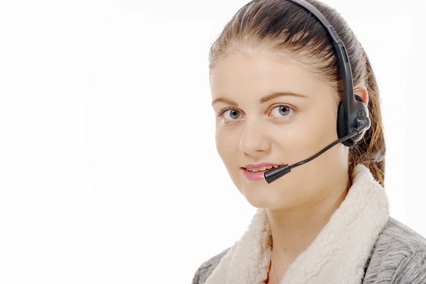 Portret uśmiechający się wesoły obsługi telefonu operatora w słuchawki.  - Zdjęcie, obraz