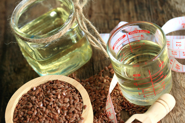 Льняное масло и семена льна - Фото, изображение