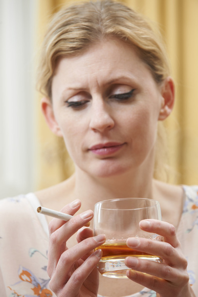 Woman Holding Glass Of Whisky And Cigarette - Valokuva, kuva