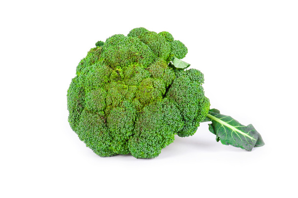 brócoli aislado en blanco  - Foto, imagen