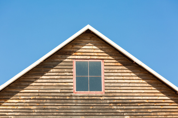 Gable van een houten huis  - Foto, afbeelding