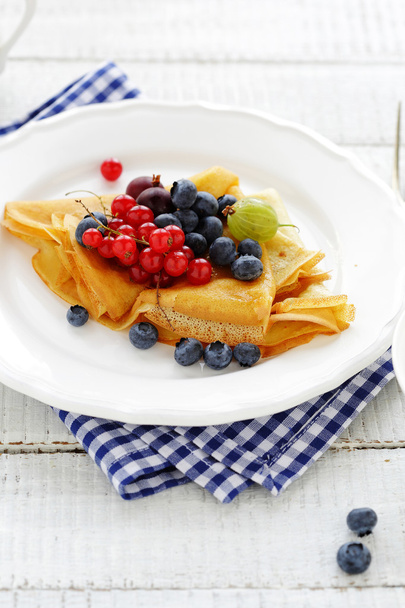 crepes with berries mix - Foto, immagini