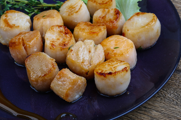 pétoncles cuits au four avec sauce
 - Photo, image