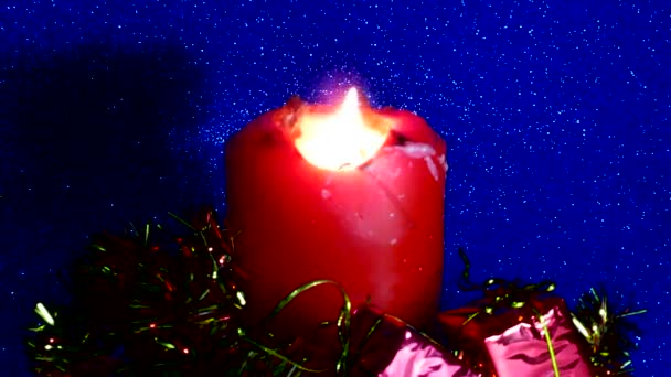 火のともったろうそくとクリスマス プレゼント - 映像、動画