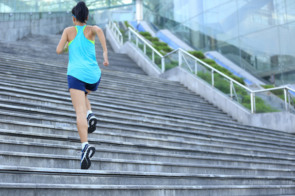 young fitness woman on on stairs - Foto, Imagem