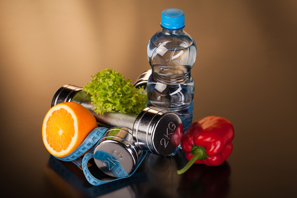 equipamento de fitness e alimentos saudáveis
  - Foto, Imagem