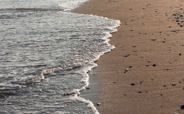 砂浜の写真を海の柔らかい波 - 写真・画像