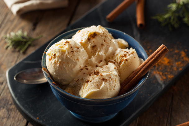 Cold Homemade Eggnog Ice Cream - Фото, изображение
