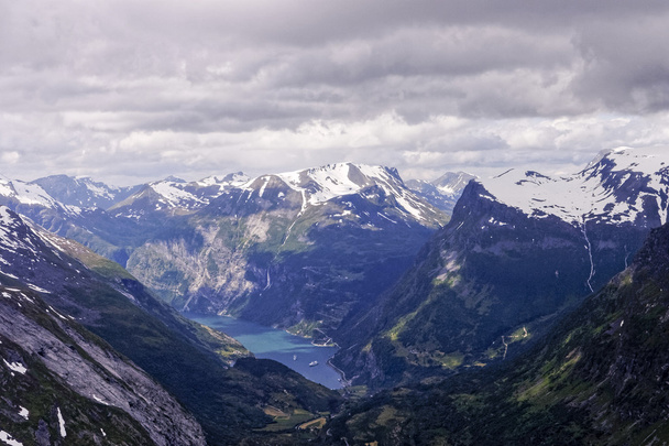 norweski fiord w okresie letnim - Zdjęcie, obraz