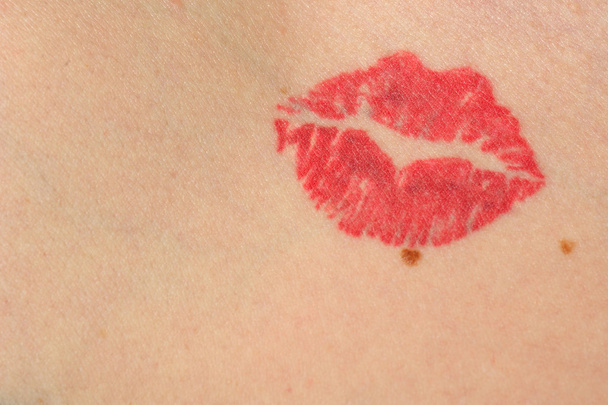 Поцілунок на шкірі
 - Фото, зображення