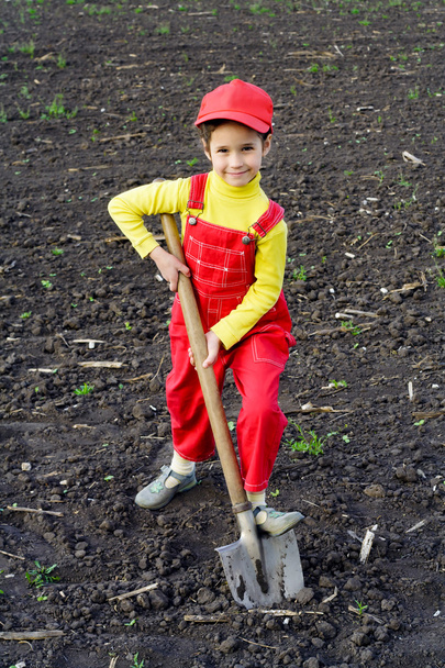 Little girl digs a big shovel - Foto, Bild