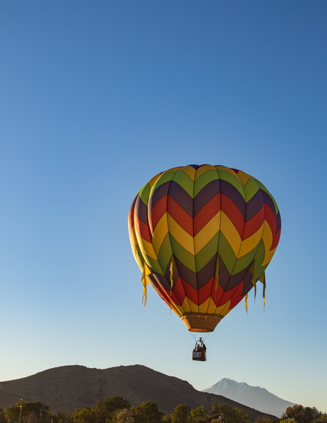 Hőlégballonok és Falg - Fotó, kép
