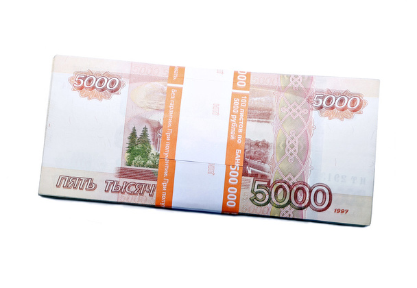 Pile de cinq millième billets de banque en rouble
 - Photo, image