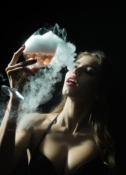 Woman with elixir of beauty - Fotografie, Obrázek