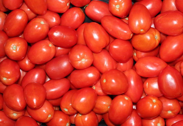 Tomates cherry en exhibición
 - Foto, Imagen