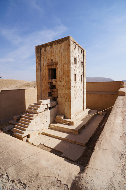 Ka 'ba-ye Zartosht em Naqsh-e Rustam no noroeste de Persépolis, Ira
 - Foto, Imagem