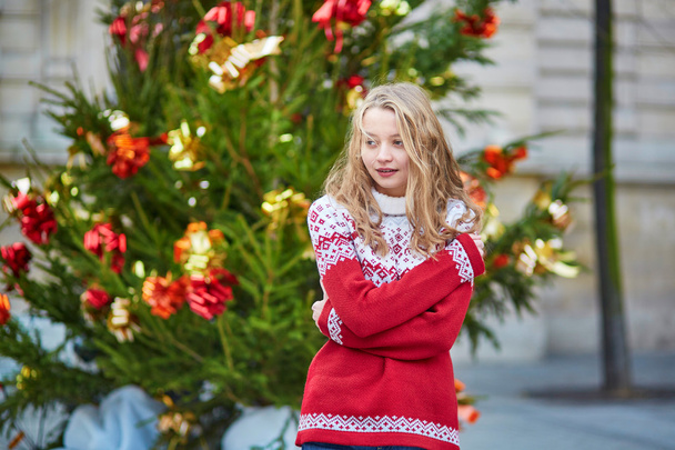 Girl with a brightly decorated Christmas tree - Fotografie, Obrázek