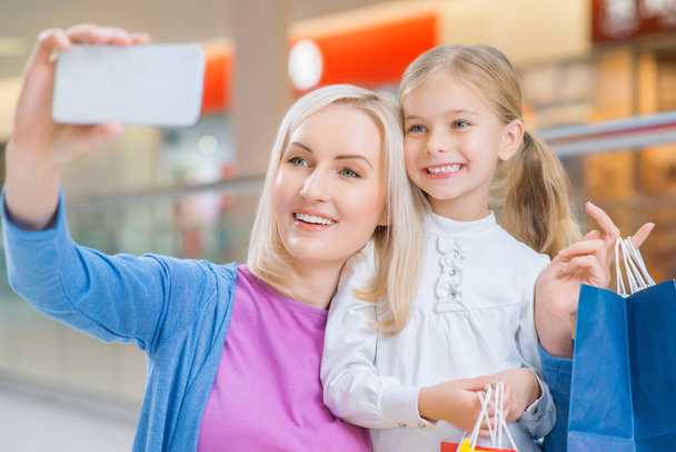 Mother and daughter having shopping - Foto, imagen