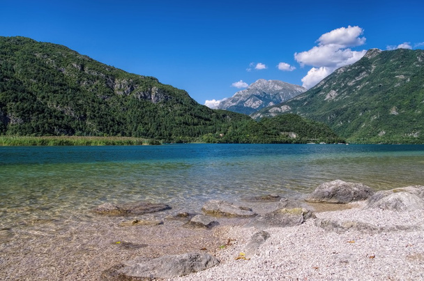 Lago di Cavazzo  - Фото, изображение