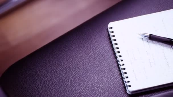 Notebook en Pen. Schuifregelaar Shot - Video