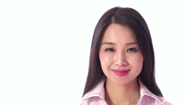 Lidé portrét šťastné krásné asijské japonská žena se usmívá na kameru - Záběry, video