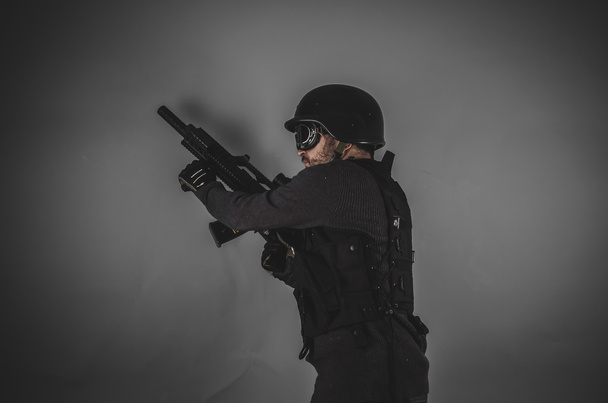 airsoft player holding gun - Fotó, kép