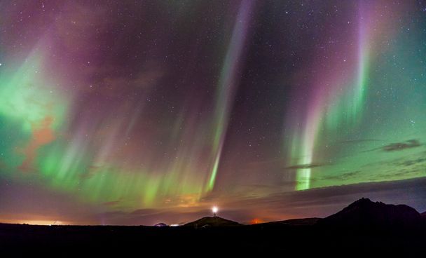le reflet lumineux des aurores boréales
 - Photo, image