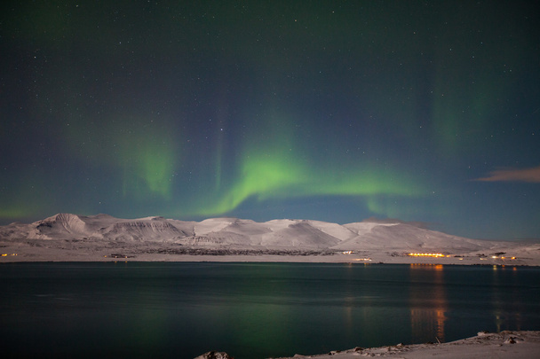 el reflejo luminoso de las auroras boreales
 - Foto, imagen