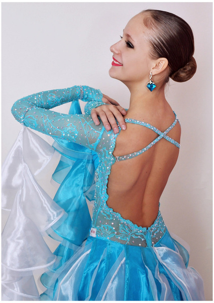 Дівчина в костюмі латиноамериканських танцюрист - Фото, зображення