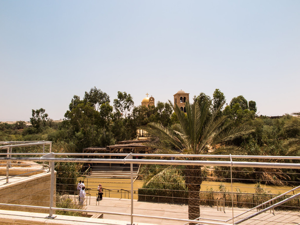 YERICHO, ISRAël - 14 juillet 2014 : Pèlerins à Qasr el Yahud. Acco
 - Photo, image