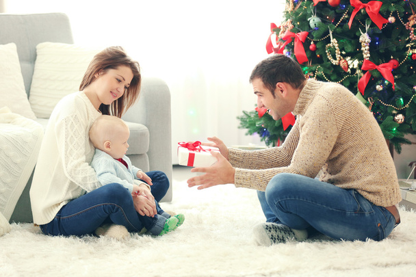 Christmas family portrait in home holiday living room - Foto, Bild