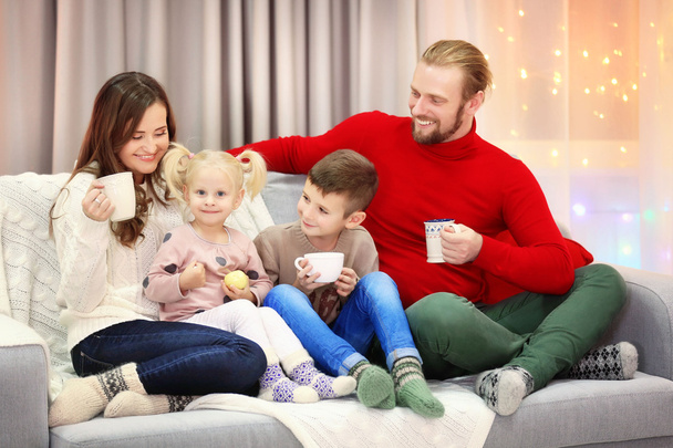 Christmas family in holiday living room - Valokuva, kuva
