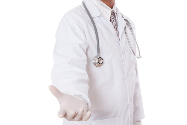 doctor sosteniendo algo en la mano
 - Foto, Imagen