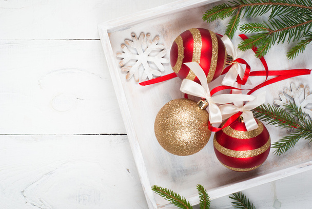 Красиві різдвяні кульки зі стрічками
 - Фото, зображення