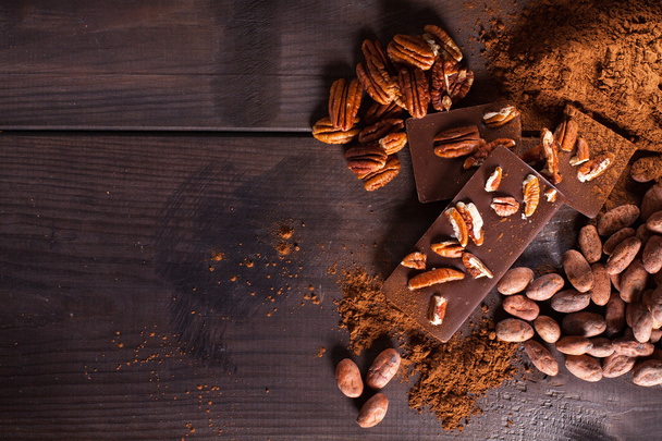Шоколадні вироби та горіхи
 - Фото, зображення