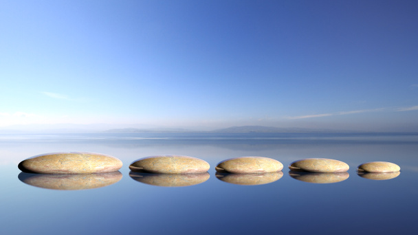 Zen kő sor nagy, kis vízben, a kék ég, és békés táj háttér. - Fotó, kép