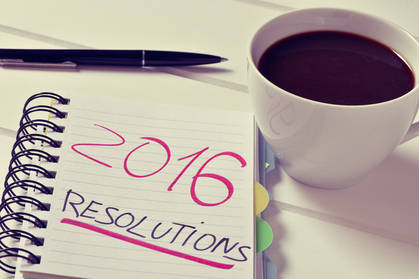 koffie en Kladblok met de tekst 2016 resoluties - Foto, afbeelding
