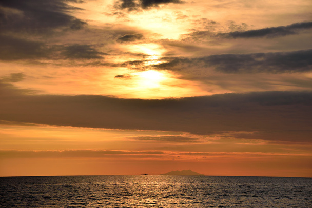 zonsondergang op zee - Foto, afbeelding