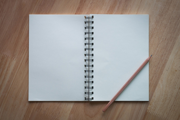 notebook sobre mesa de madeira - Foto, Imagem