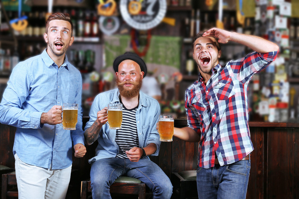 Young men with beer - Foto, Imagen