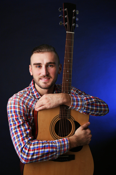 Young man with guitar - Zdjęcie, obraz