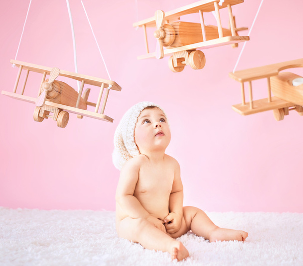 Little baby playing wooden toy planes - Foto, Bild