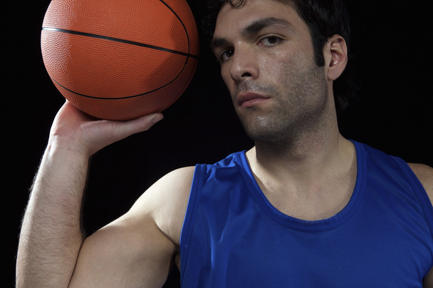 παίκτης μπάσκετ με μπάλα - Φωτογραφία, εικόνα