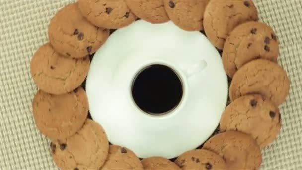 sušenky a šálek kávy - Záběry, video