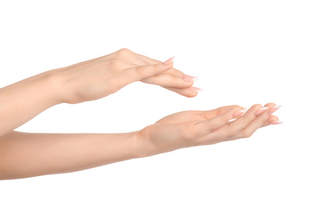 Тема охорони здоров'я та догляду за тілом: красива жіноча рука з білим кремом ізольована на білому тлі, масаж рук
 - Фото, зображення