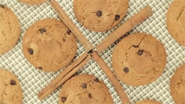 クッキーとナプキンにシナモンを回転 - 映像、動画