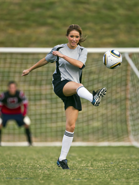 vrouwelijke voetballer - Foto, afbeelding