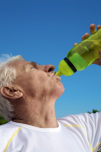 Питьевая вода для взрослых мужчин
 - Фото, изображение