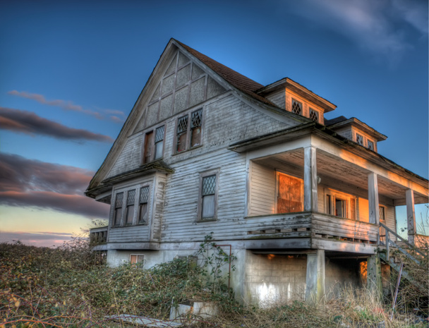 děsivý opuštěný dům - Fotografie, Obrázek